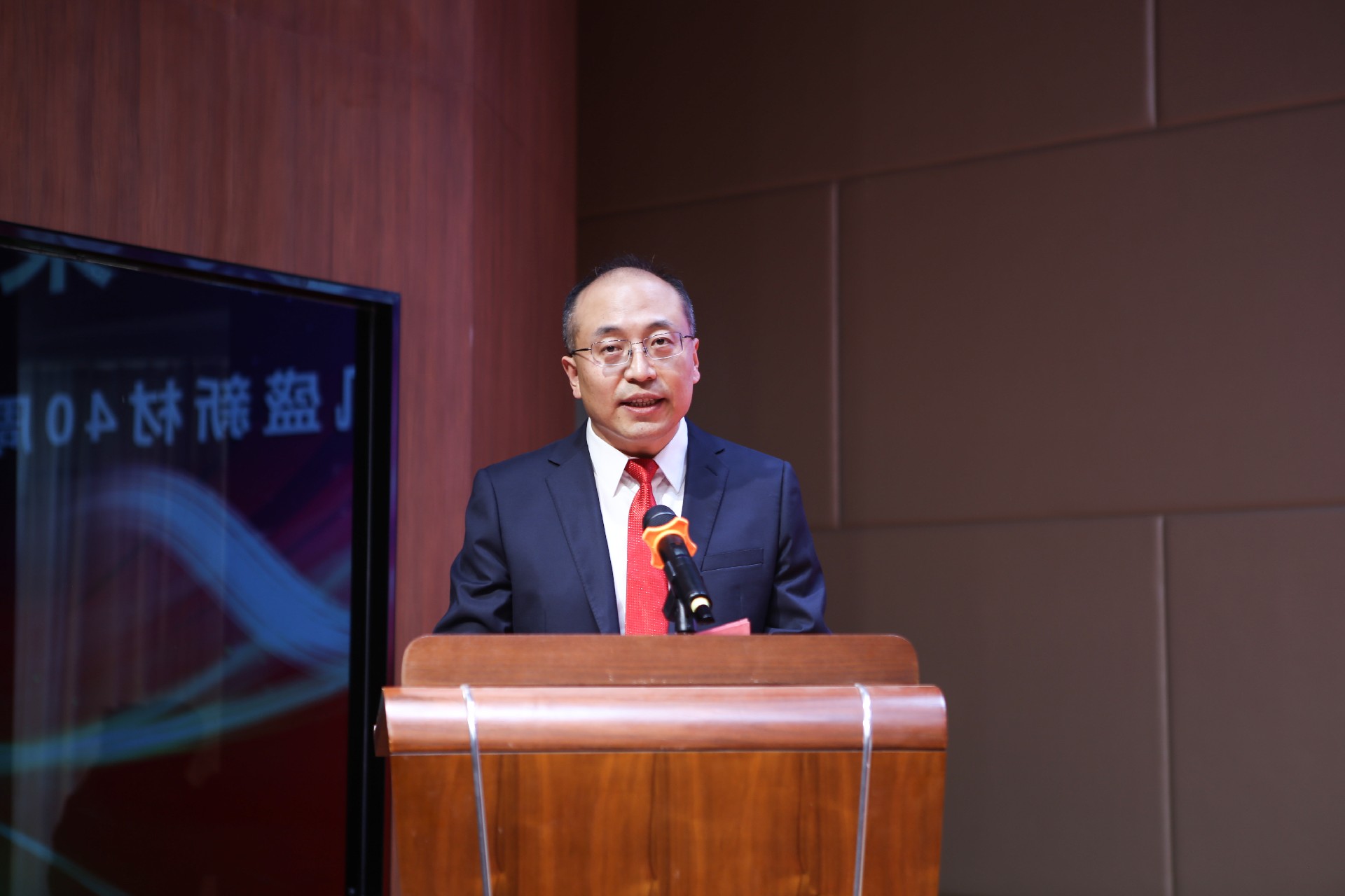 凝心聚力·风雨同舟 z6mg人生就是博新材40年周年庆及人物颁奖表彰大会圆满举行